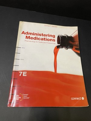Administering Medications by Donna F. Gauwitz (paperback)