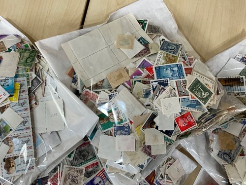 Timbres du monde hors papier vintage/moderne années 1800 sur paquets de 3000+ par lot - Photo 6/12