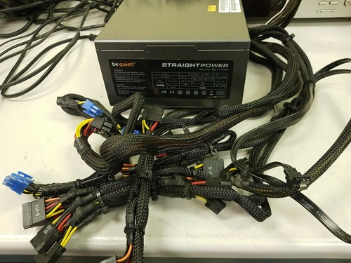 Be Quiet BQT E7-700W gerade Stromversorgung 80 Plus Bronze Desktop Netzteil - 700 W