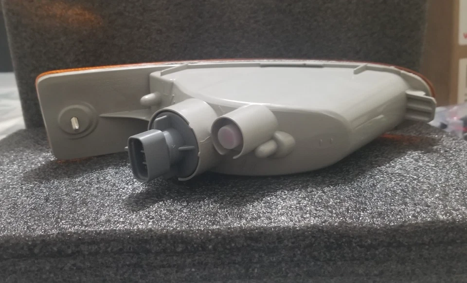 OEM 2002-2005 Mitsubishi Eclipse Turn Signal Marker Light Light Left/Driver Side Foto 3 de 4