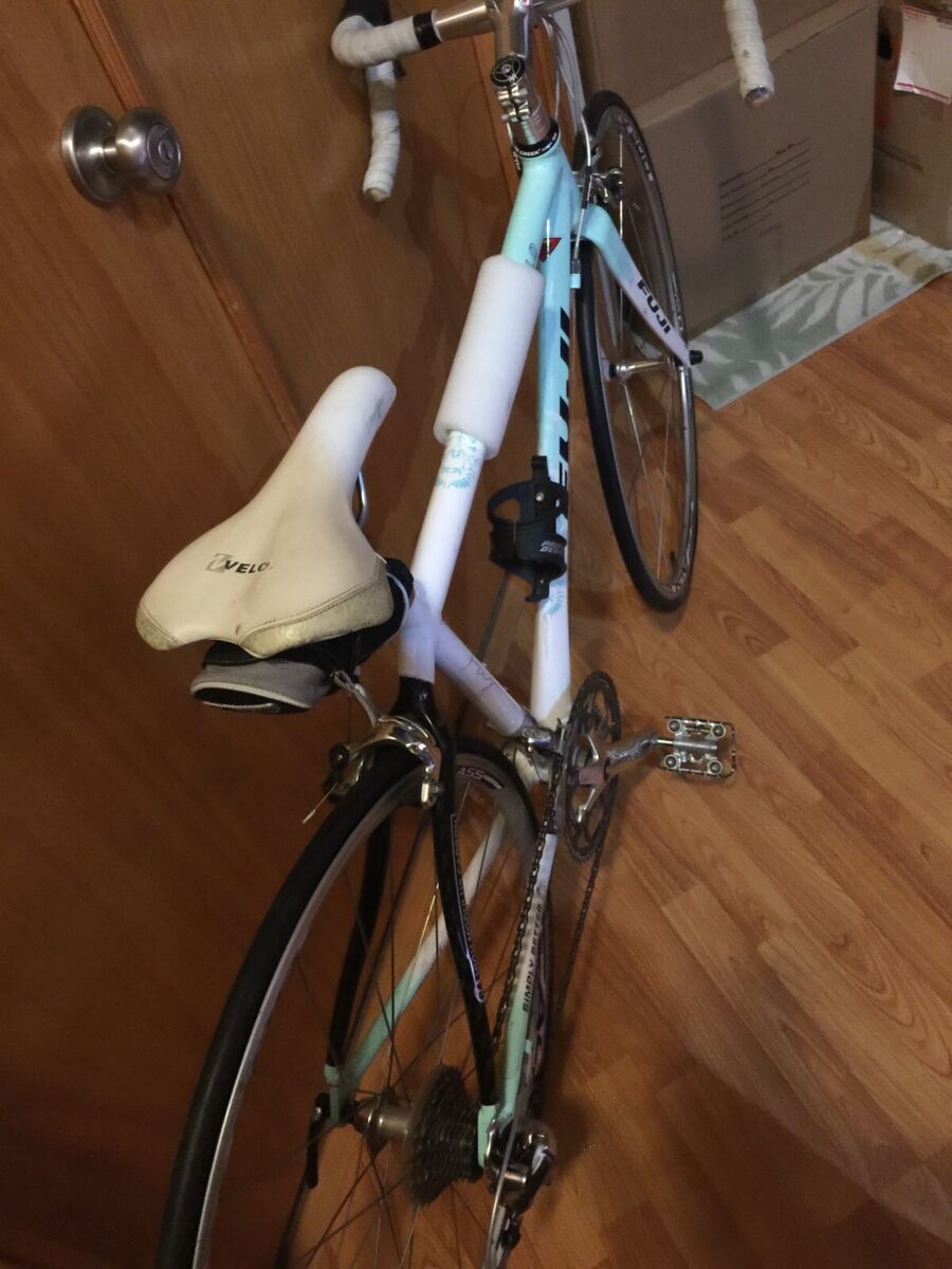 Fuji Finest 1.0 Women's Carbon/Alloy Road Bike White - 44 cm Fuji Finest 1.0 Women's Carbon/Alloy Road Bike White - 44 cm