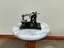 Máquina de coser miniatura para casa de muñecas estilo vintage metal escala 1:12