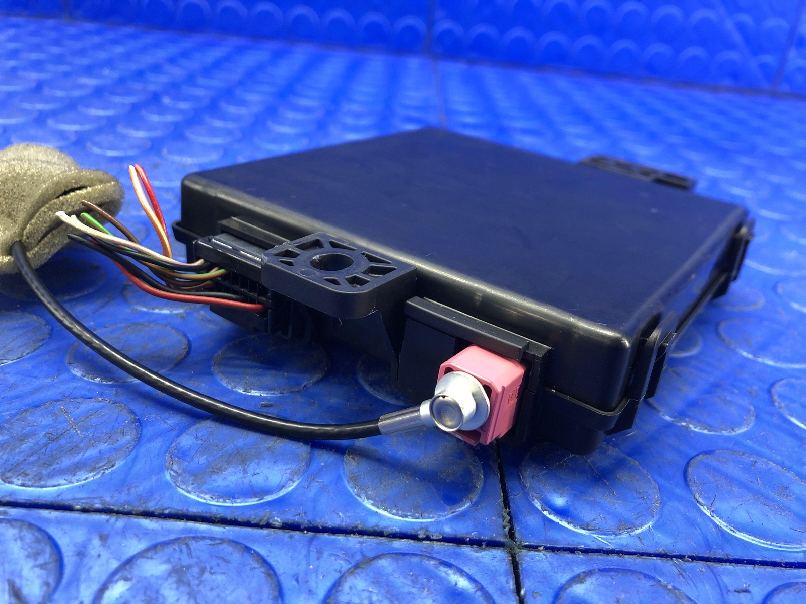 2017-2022 MASERATI LEVANTE OEM PASSIVE ENTRY RF HUB CONTROL MODULE 670102550