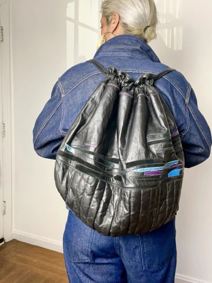 OVERSIZED & QUILTED 80s 1980’s Vintage Black Leather Backpack Boho Crossbody Bag - Image 4 of 4