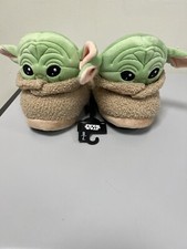 STAR WARS THE MANDALORIAN CHILD PLUSH SLIPPERS. BRAND NEW. ADULT SIZE 7-8