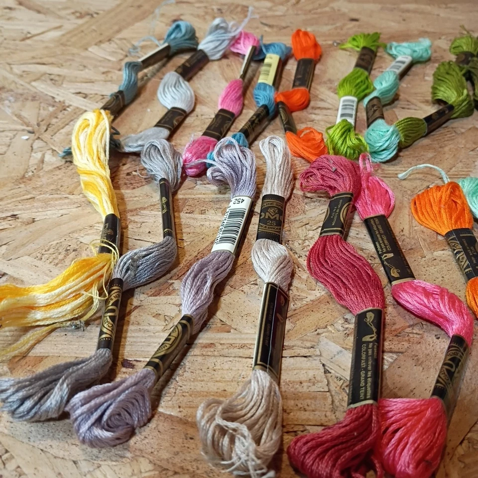 Lot Of (30) Vintage DMC strand linen floss hardanger/needlepoint/cross-stitch - Image 4 of 4