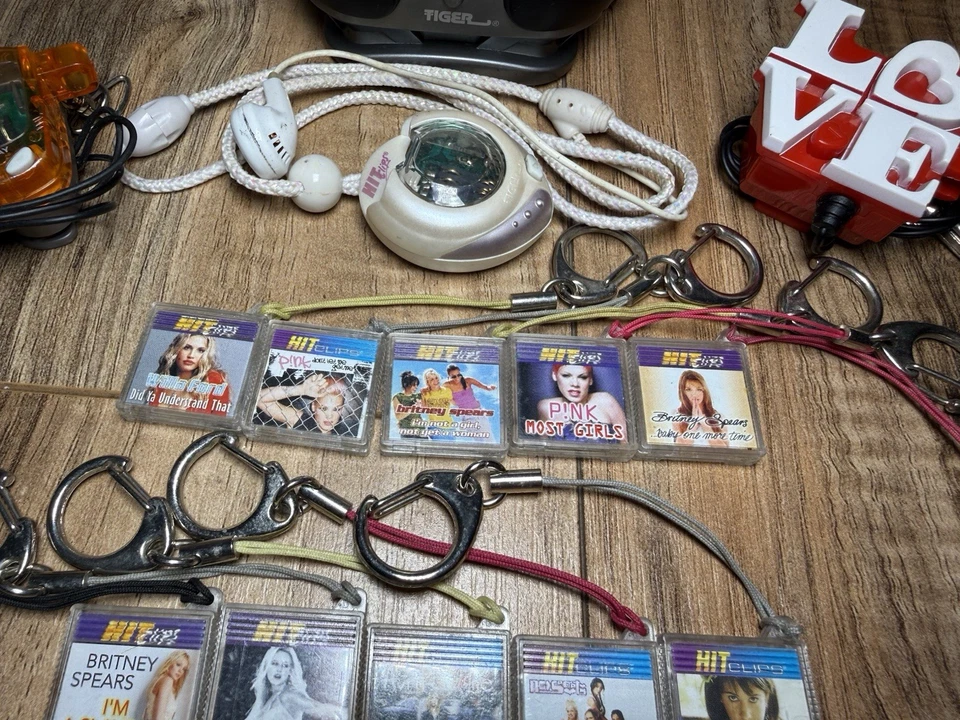 Vtg Y2K HIT CLIPS Boom Box 3 Players & 10 Music clips Cartridges *UNTESTED AS IS - Image 3 of 4