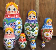 Russian Matryoshka Dolls Set of 7 pcs - Russian Dolls with Chamomile Flowers