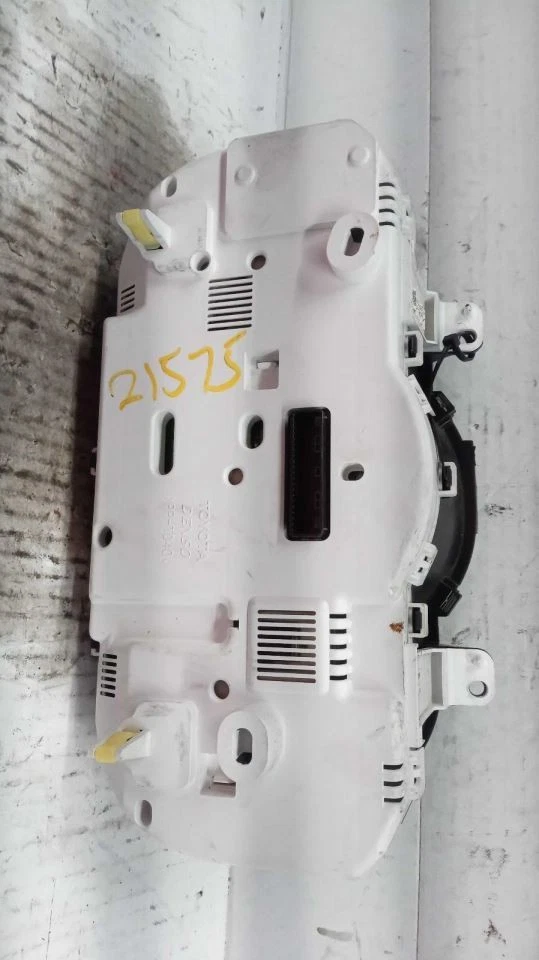 Speedometer Cluster MPH 6 Cylinder Fits 06-08 RAV4 547793 - Image 2 of 4