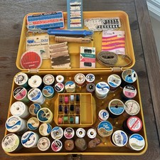 Lot OF 40 Vintage Spool threads, in cute carry case needles bobbins crafty DIY