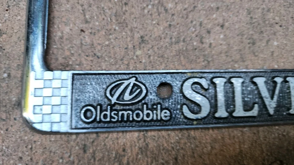 Marco de matrícula Silver Star CADILLAC OLDSMOBILE Thousand Oaks California Foto 3 de 4