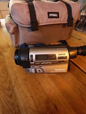 Sony CCD-TR3100E Hi8 / Video8 - Videocamera Kamera Camcorder High End Getestet - Bild 1 von 2