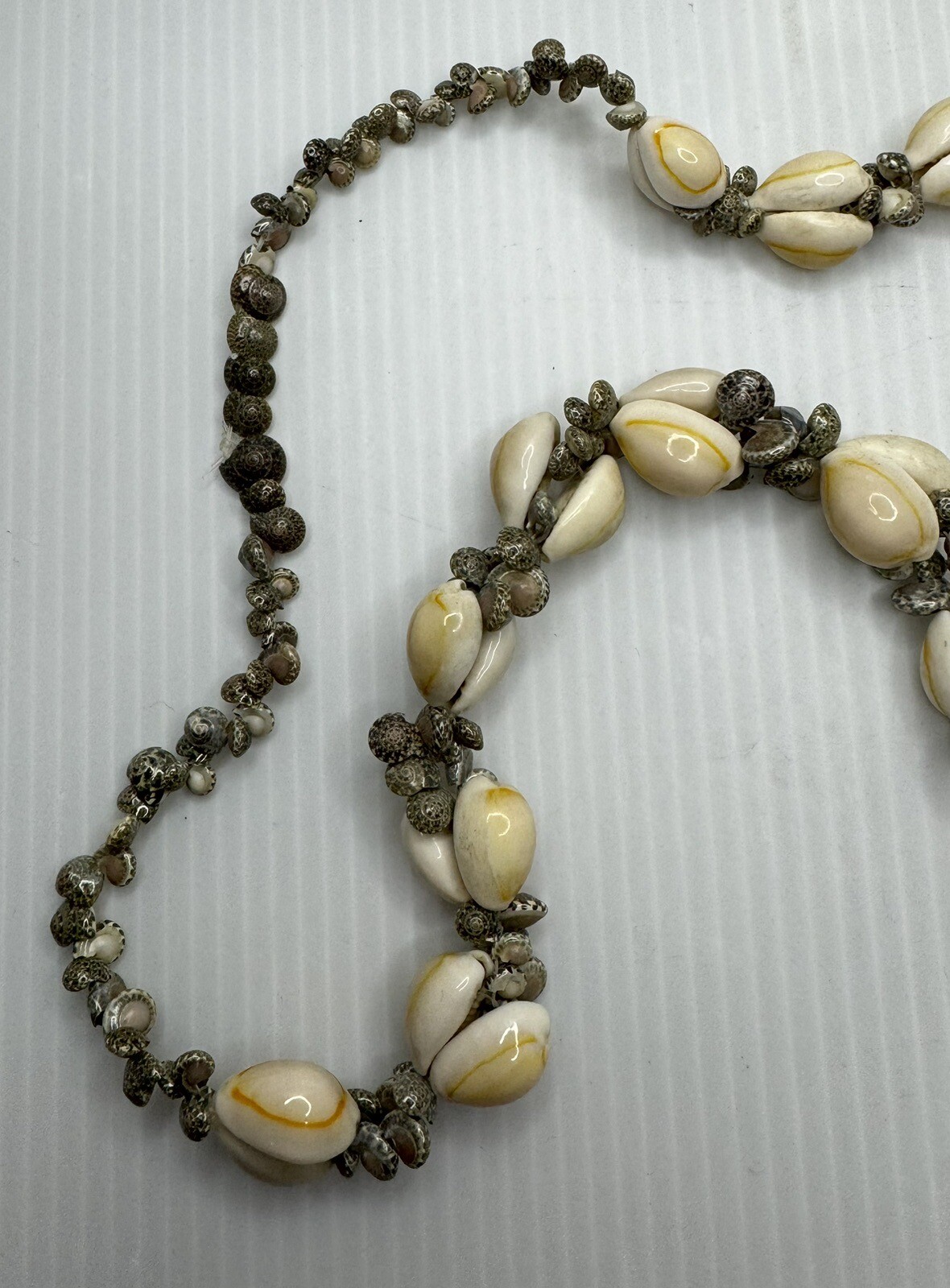 Handmade Vintage String Shell Necklace - Flower P… - image 6