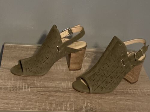 Antonio Melani Laycee Laser Perforated Block Heel Sandal Olive shoes size 9M - Picture 3 of 8