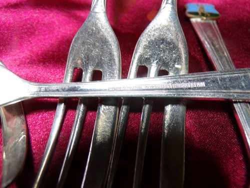 6 GROSVENOR CAKE FORKS WITH GOLFING ENAMEL SHIELDS - Picture 5 of 6