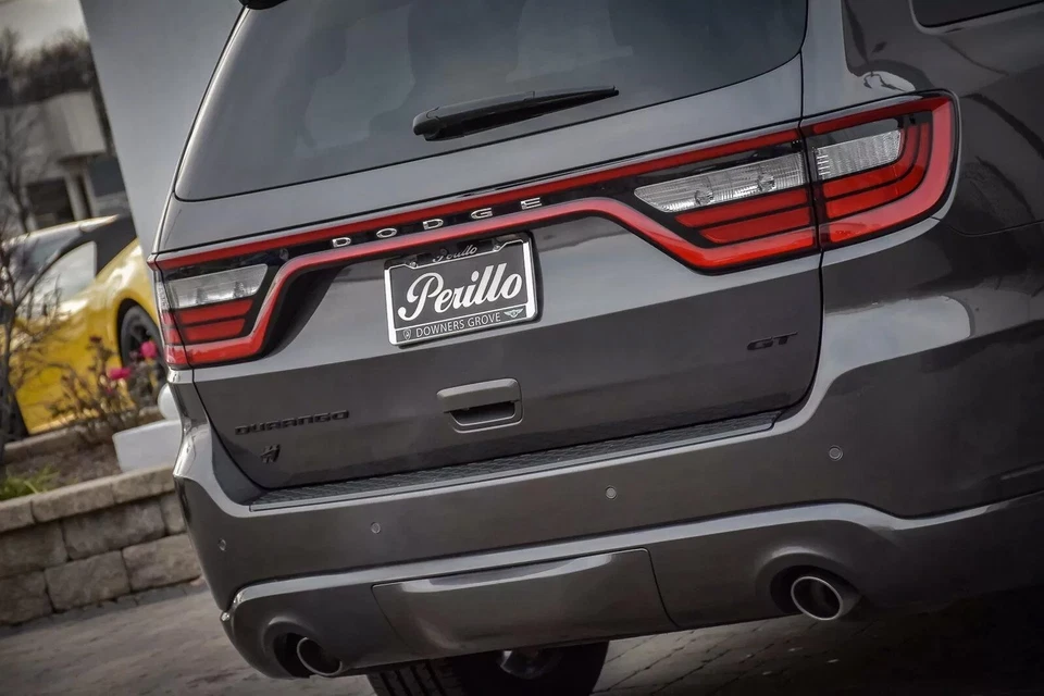 Dodge Durango 2014-2023 puerta levadiza trasera negro brillante placa de identificación emblema nuevo Mopar Foto 4 de 4