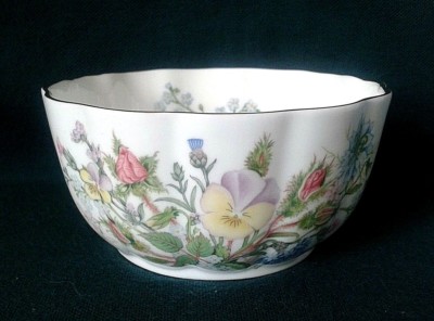 AYNSLEY WILD TUDOR BOWL FINE BONE CHINA VARIETE DESIGN BOWL RED AND PINK FLOWERS