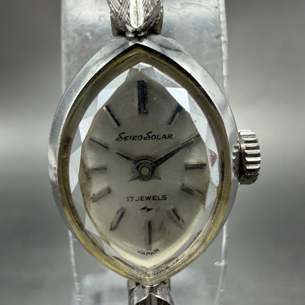 Seiko Solar Watch Women 15mm Silver Dial Silver Tone Oval Manual 