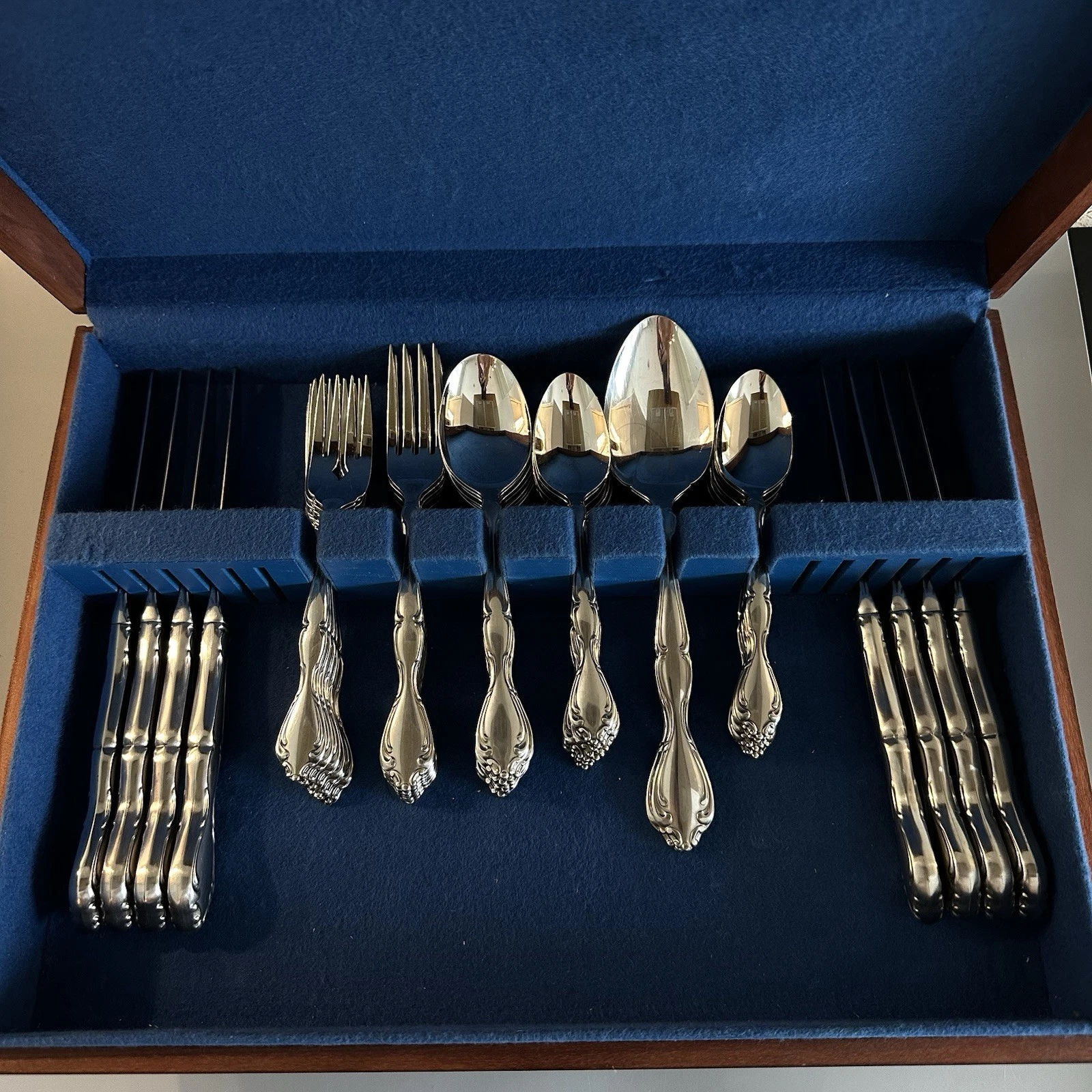 41 Vtg Oneida Cantata Community Stainless Flatware Set Plus Serving Wooden Box
