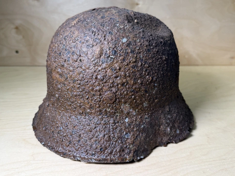 WW2 Elmetto tedesco M42 reliquia - conservato con rivestimento in cera del Kurland #207 - Immagine 4 di 4