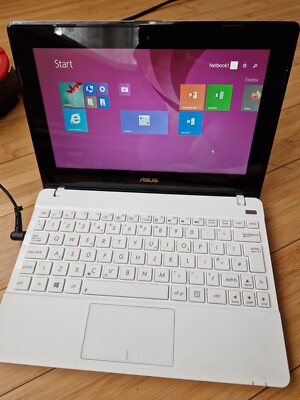 ASUS X102B ASUS 500GB, AMD A4-1200 1,0GHz, 4GB Touchscreen - LESEN