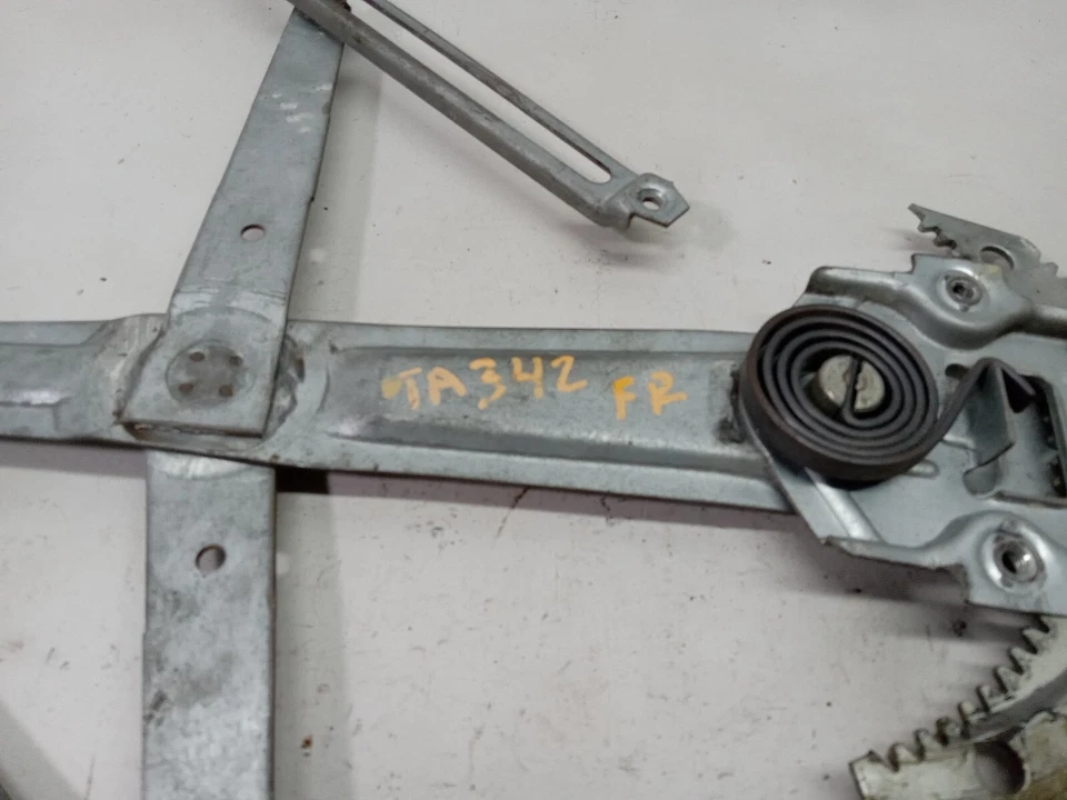 TOYOTA COROLLA 1988-1992 REGULADOR VENTANA DELANTERA DERECHA OEM, 125-58542R Foto 3 de 4