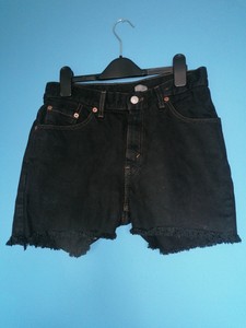 distressed levis shorts