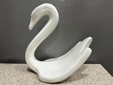 Vintage Ceramic White Swan Towel Holder in Excellent Preowned Condition