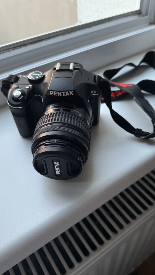 Pentax K K-X 12.4MP Digitalkamera - (Kit mit 18-55mm Objektiv)