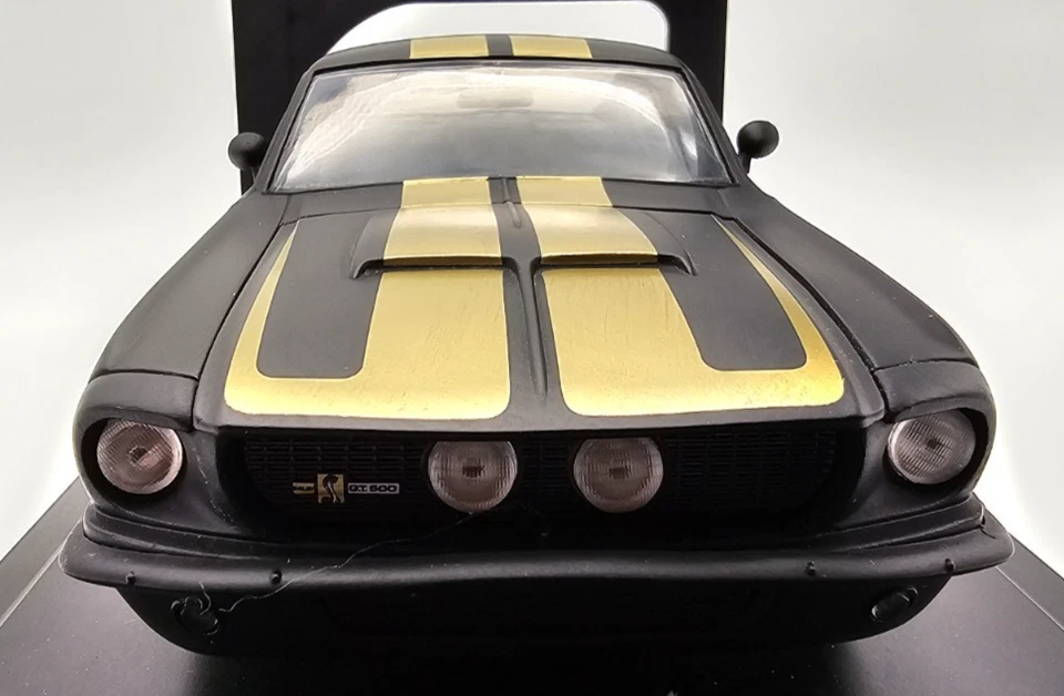 Jada Toys 1967 Ford MUSTANG Shelby GT-500 Coupe Matt Black/Gold 1:18 - Image 3 of 4