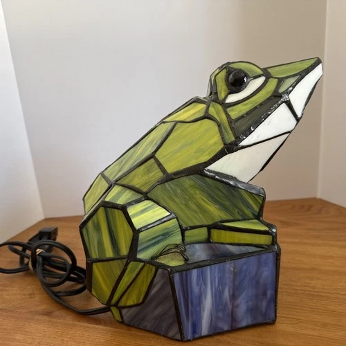 BEAUTIFUL!! Tiffany Style Stained Glass Frog Table Lamp, Vintage