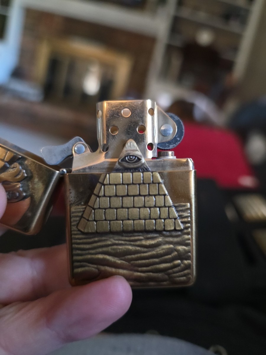 NM ZIPPO CARPE DIEM Brass Pyramid 1996 XII Masonic Egyptian