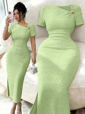 Elegant Maxi Dress With Asymmetric Neckline And Waist Belt