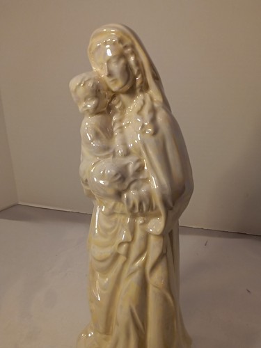 Madonna with Baby Jesus White Glazed/Glossy White ceramic 13.5 Inches Tall - Picture 5 of 11