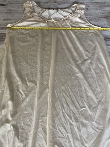 Vintage Vanity Fair Beige Babydoll Nightgown Silky Nylon Lace Trim Hem Bow Sz M - Picture 10 of 11