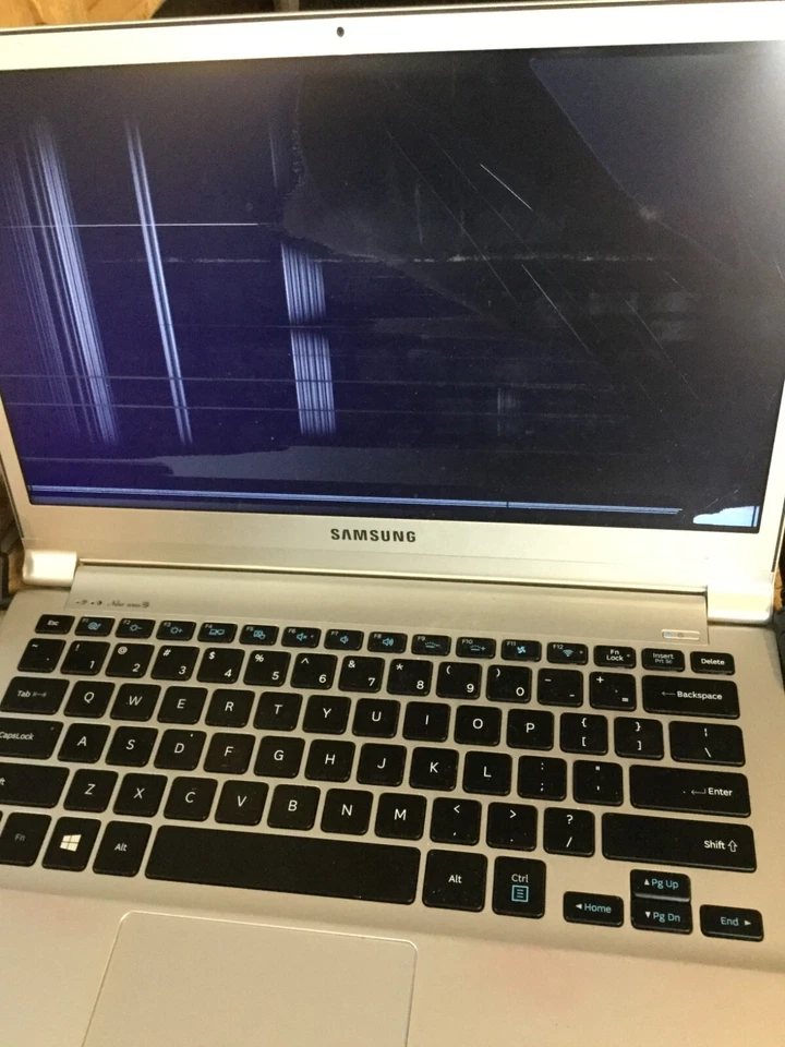 Samsung Series 9 Ultrabook 13" Laptop Intel Core i5 3rd Gen-BROKEN DISPLAY -MZ - Image 2 of 4