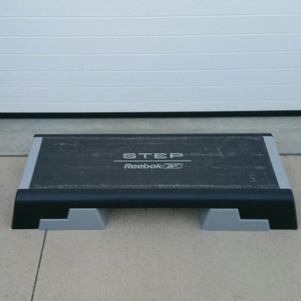 Paso a paso de entrenamiento cardio Reebok Aerobics Stepper con elevadores ajustables 6" 8" 10" altura Foto 4 de 4