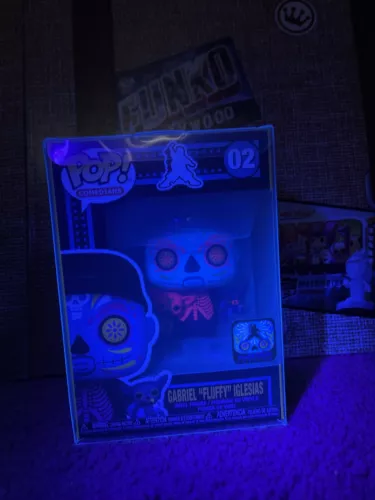 Funko Pop! fundays 2022 Gabriel Fluffy Iglesias Pop blacklight In Hand Soft Prot