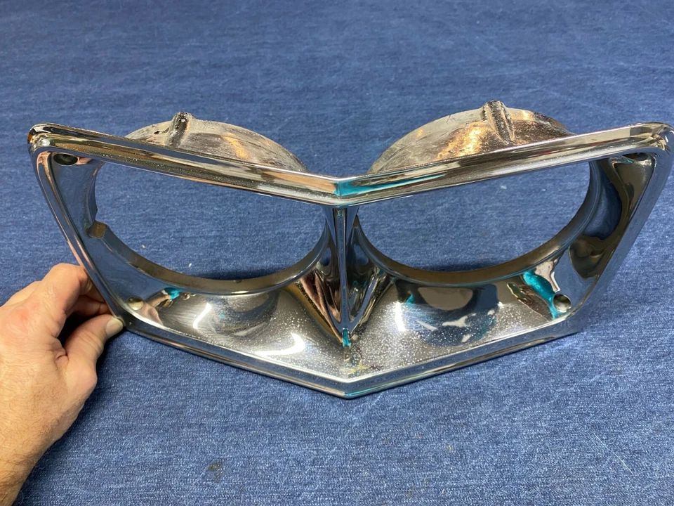 1973 道奇 Polara 右灯边框 3672156/46430 很好  — 第 4/4 张图片