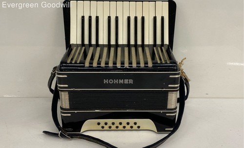 Hohner Vintage Piano Accordion 13x13x8