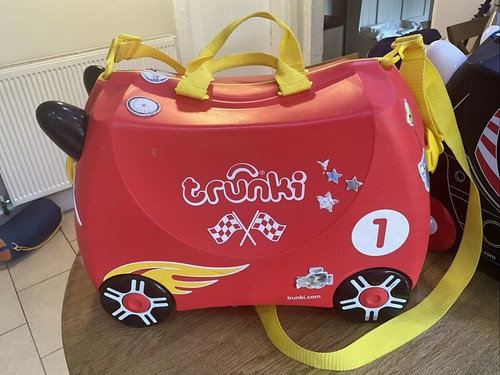 Trunki Aufsitzkoffer Rennwagen mit Schlüssel und Gurt