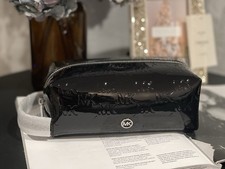 MICHAEL KORS JET SET TRAVEL MEDIUM TRAVEL COSMETIC CASE patent black or silver