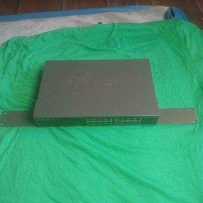 D-Link DSS-16+ 16-Port 10/100 Unmanaged Rackmount Ethernet Switch 3.2Gbps TESTED