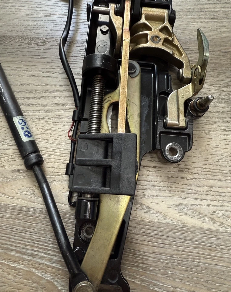 2000-2006 BMW E46 325Ci 330Ci 328Ci Convertible Soft Top Locking Latches L&R - Image 3 of 4