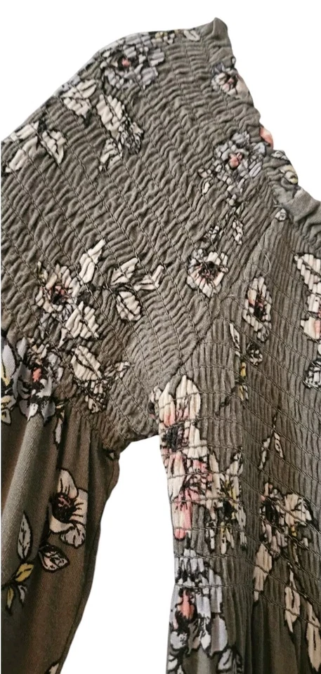 Vestido túnica Rewind Junior LG gris floral calado mangas cortas campana fuera del hombro Foto 3 de 4