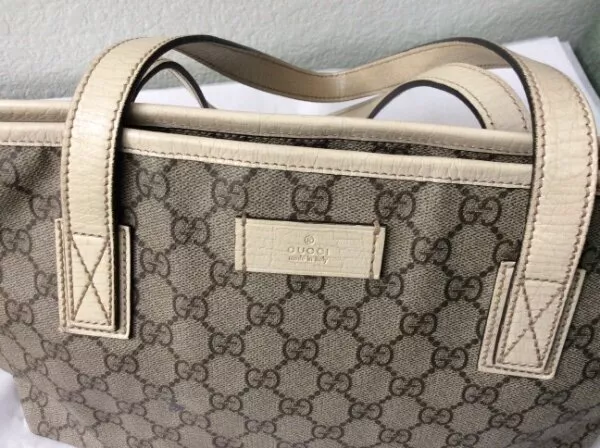SAC BANDOULIÈRE FOURRE TOUT GUCCI GG SUPREME