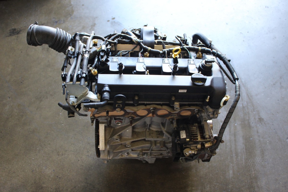パーツ Mazda DOHC 16-VALVE Mazda dohc 16 valve motor hi-res stock photography and