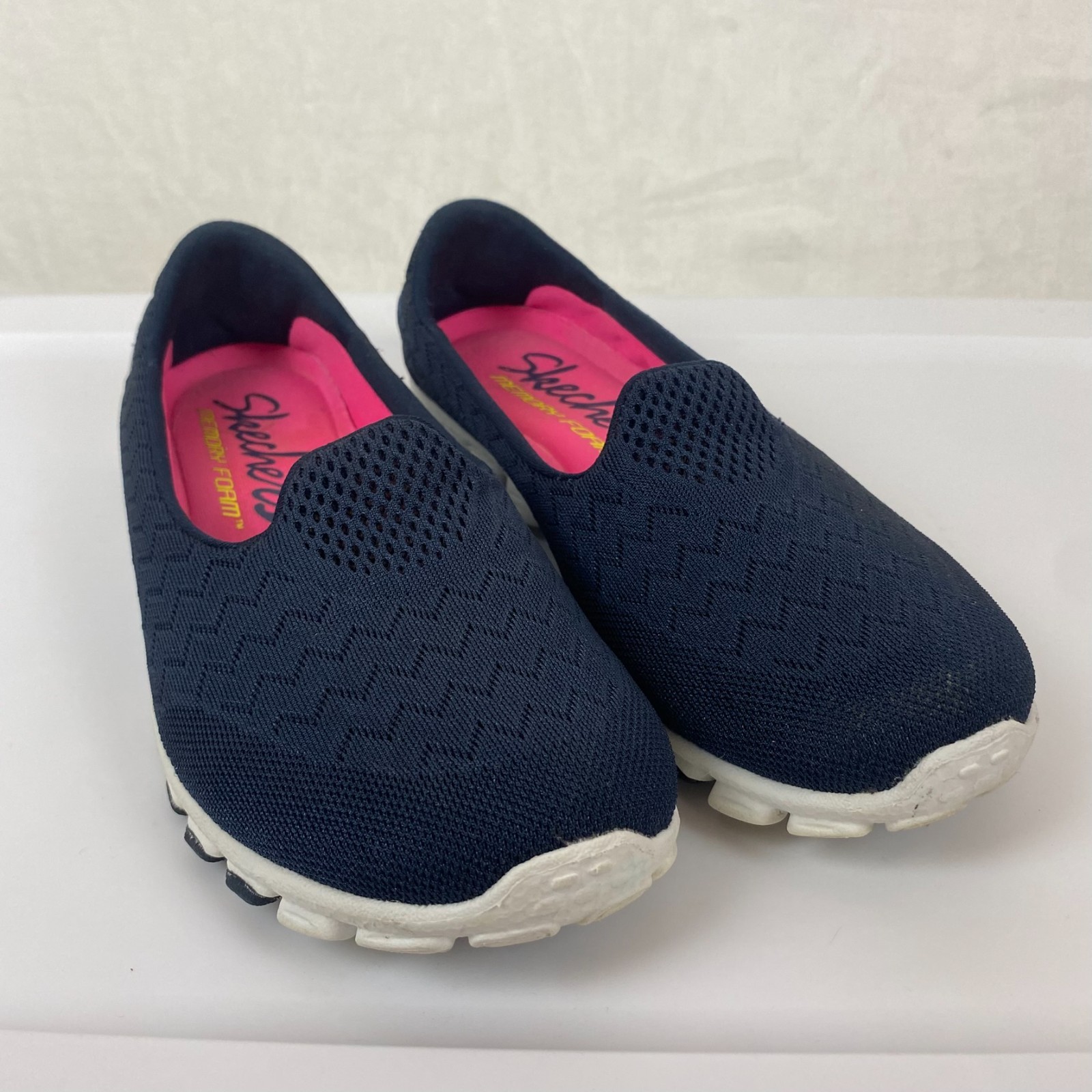 Women's Relaxed Fit Knit Navy Skechers Slip Ons Size 8 Comfort Walking Memory