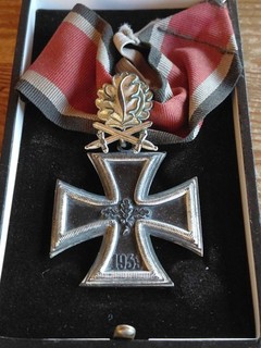 Ritterkreuz mit Eichenlaub/Schwerter im Etui 1957er Ausführung