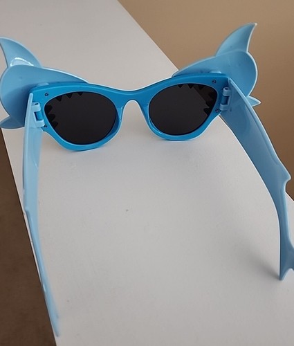 Adult/Kids Shark-Shaped Sunglasses Adorable and Playful Eye-Wear Blue/White New - Picture 7 of 8